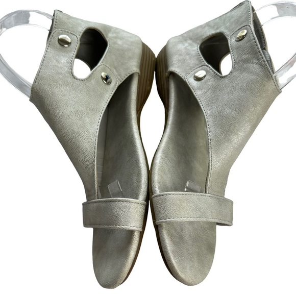 Corkys Sz 9 Women's Silver Pewter Amelia Wedge Sandal - Picture 7 of 10